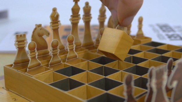 Pop-Up Chess Set